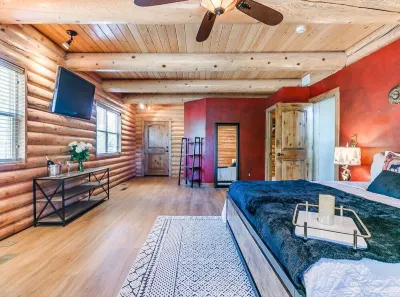 Naffcation Lodge OKC Cabin And Guest House Retreat On 5 Acres Hotel in zona Mid-America Christian University