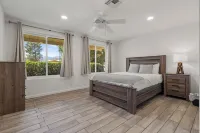 ☀️LUXE 4BR/2BTH Mountain View vacation • Pool & Grill • Central LOC • Private