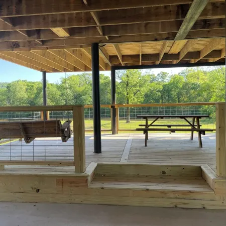 "RIVER TIME" CABIN DIRECTLY ON CADDO RIVER, FLAT YARD