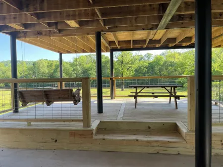 "RIVER TIME" CABIN DIRECTLY ON CADDO RIVER, FLAT YARD