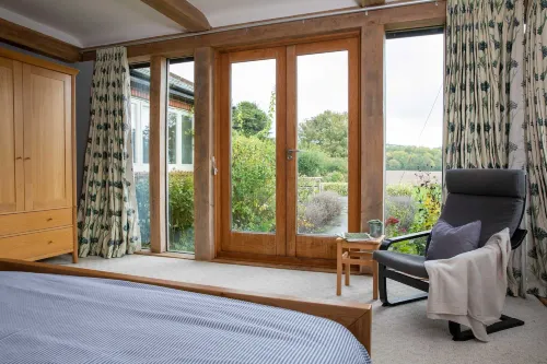 Charming Cottage for 10 in Heart of South Downs Hotels in Eartham