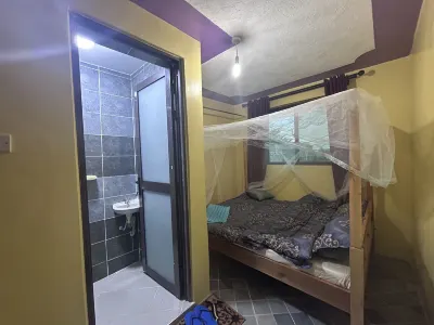 020-16 Airbnbs Hotels near Signature Mall