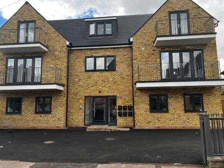 Skyvillion -Vineyard Court- Enfield 1Bed with Balcony