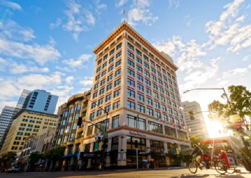 Gaslamp Plaza Suites Các khách sạn gần Cầu Coronado