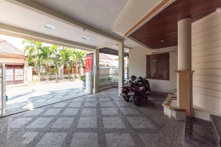 RedDoorz @ Soekarno Hatta Indah