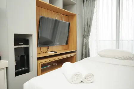 Minimalist and Cozy Studio at Sky House BSD Apartment