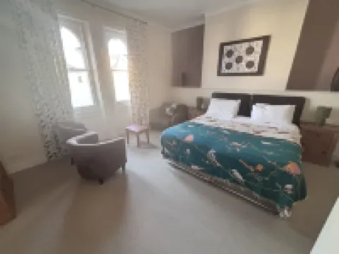 The Sheldon B&B - Free Private Parking