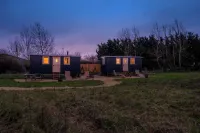 ShepherdsHut-Cotswolds-PetFriendly-WoodBurner  호텔