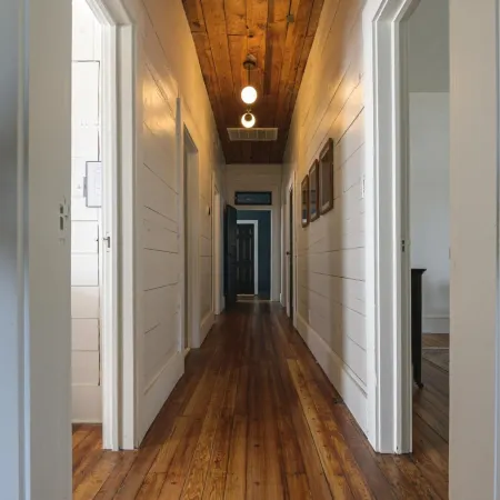 Restored 1930s Uptown Bungalow 2 Min. to Magnolia