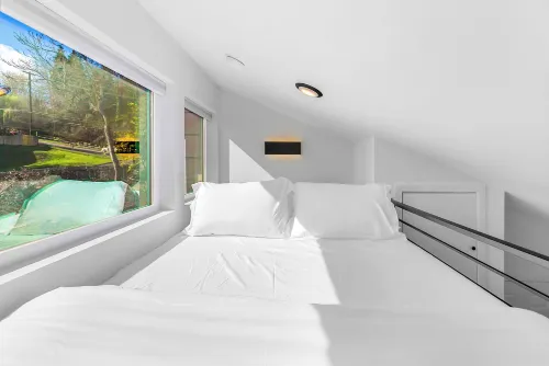 Echo Loft: A Modern Escape Hotels in Mercer Island