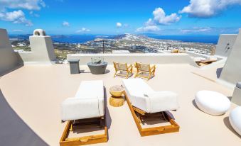 Luna Santorini Suites