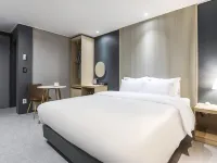 JJ Hotel Hotels near Sunae Station