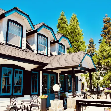 Arrowhead Lake Inn