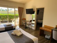 Emerald Explorers Inn Hotels in Emerald