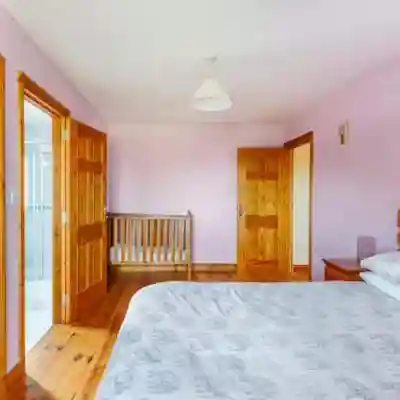 Large Country House, Sleeps 10, Family Friendly Rooms