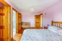 Large Country House, Sleeps 10, Family Friendly