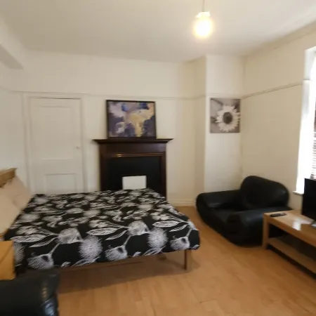 London Edgware Station Apartment