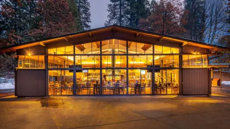 Yosemite Valley Lodge Отели в г. Yosemite West