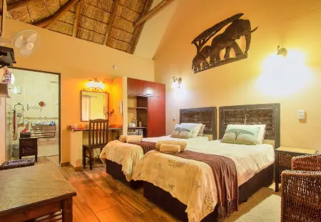 All over Africa Guest House Отели рядом с достопримечательностью «Terminal 1 of O. R. Tambo International Airport»