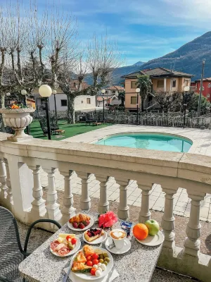 Caroline Hotel Hotels in Brusimpiano