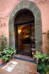 Hotel Leonardo Hotels near Plum Bob