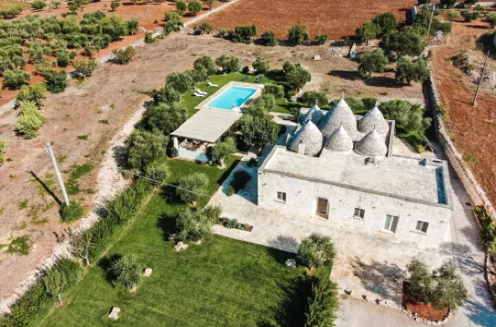 Luxury Trulli Terrarossa with Pool