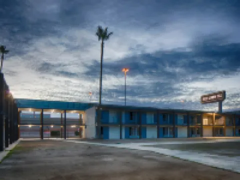Red Lion Inn & Suites Tucson Downtown Hotels near The University of Arizona