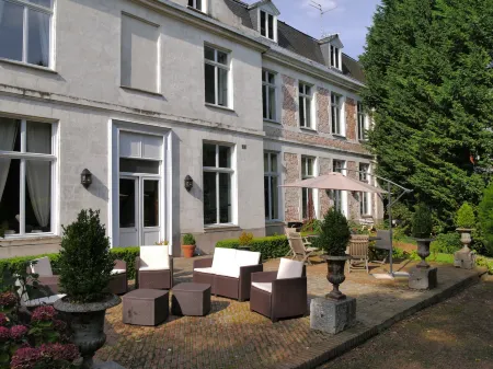 Chambres d'hôtes Château de Courcelette Отели в г. Ваттрело