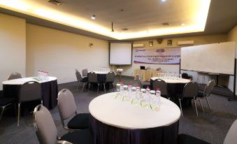 The Square Surabaya Hotel