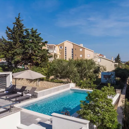 Summer Breeze Pool Apartments