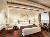 Sagebrush Inn & Suites Hotel in zona The Couse-Sharp Historic Site