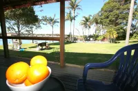 Lake Edge Holiday Units Hotels in Burrill Lake