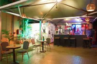 Neelams the Grand Hotel - Baarit