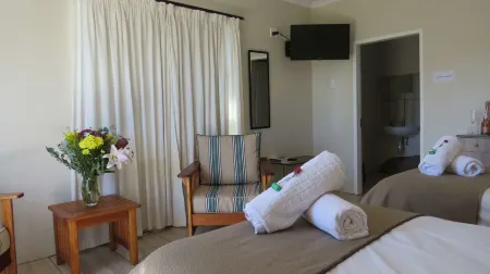 Karoo-Koppie Guesthouse Отели в г. Bo-Karoo