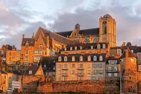 Logis Muraille Romaine, Centre Historique, Lit Queen Size