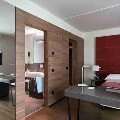 Link124 Hotel Rooms