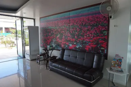 NN Place Отели рядом с достопримечательностью «Wat Pradu Kham Tha Netnimit»