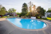 The Yankee Inn - Pools