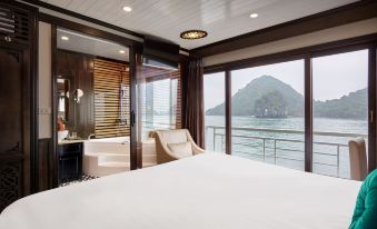 Alisa Cruise Halong