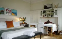 Sonnekus Boutique Hotel & Bistro in St James Hotel di Muizenberg
