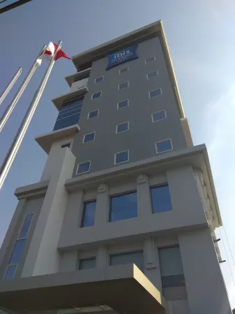 Ibis Budget Surabaya Diponegoro Отели рядом с достопримечательностью «Зоопарк Сурабая»