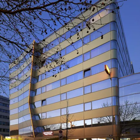 Simm's Hotel - Cityhotel Next to Metro U3 Отели рядом с достопримечательностью «Автовокзал Эрдберг»