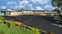 Sea Rock Inn - Long Beach - parking
