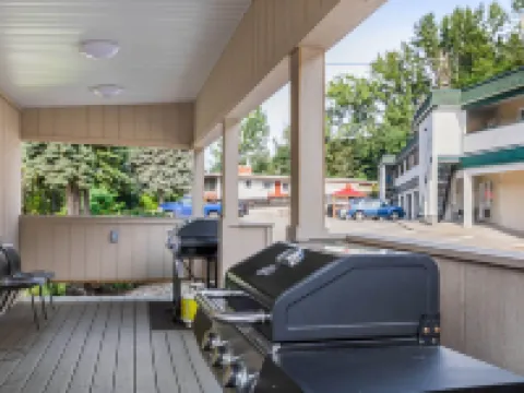 Glenwood Inn & Suites Hotels in Trail