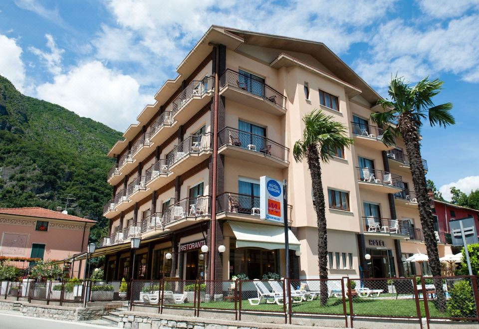 2. Hotel Eu..