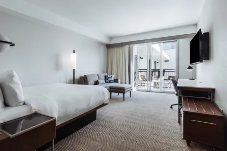 Courtyard Santa Barbara Downtown Отели рядом с достопримечательностью «Мортон Бэй Фиг Три»