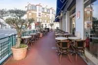 Le Theatre Hotel di Saint-Cloud