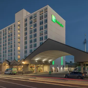 Holiday Inn PORTLAND-BY THE BAY by IHG