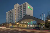Holiday Inn Portland-by the Bay Hotel a 