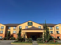 Evergreen Inn & Suites